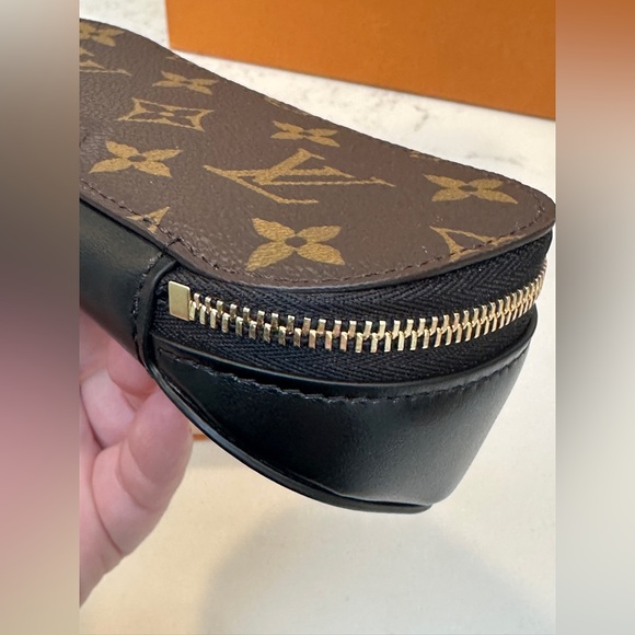 Brand New! Authentic Louis Vuitton Sunglasses Pouch GM - Picture 15 of 16